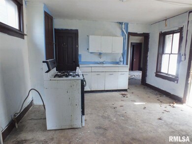 1537 W 3rd St, Davenport, IA 52802 - photo 2