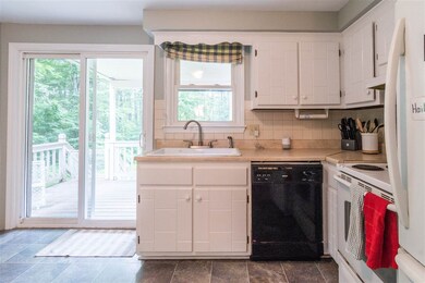 19 Judy Dr, Londonderry, NH 03053 - photo 4