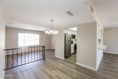 004-photo-dining-room-11180237