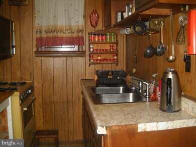 9214 Lanham Severn Rd, Lanham, MD 20706 - photo 5