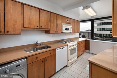 Watergate East Residences unit 916-S, Washington, DC 20037 - photo 7