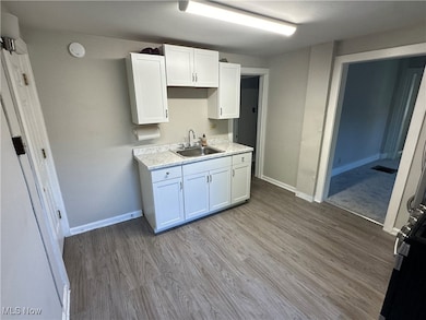 45 E Prospect St unit Down, Painesville, OH 44077 - photo 2