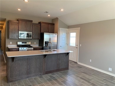 607 W Weymouth unit A, Siloam Springs, AR 72761 - photo 2