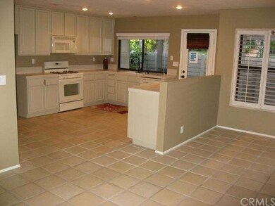 SPACIOUS KITCHEN 