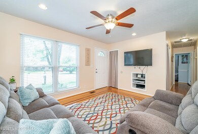 6805 Beackstone Ct, Louisville, KY 40228 - photo 5