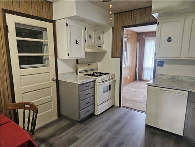 555 N Maple St, Mercer, PA 16137 - photo 3