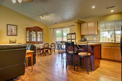 990 Sydney Ct, Central Point, OR 97502 - photo 4