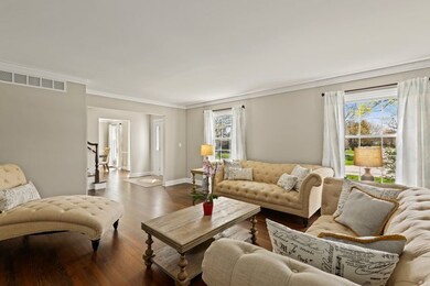 28W104 Country View Dr, Naperville, IL 60564 - photo 5