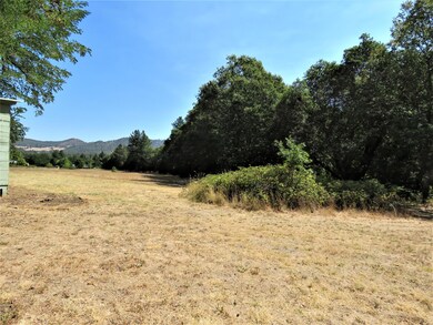 6572 Cypress Dr, Central Point, OR 97502 - photo 7