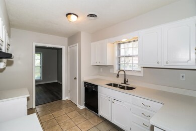 3565 Kings Arms St, Memphis, TN 38115 - photo 5