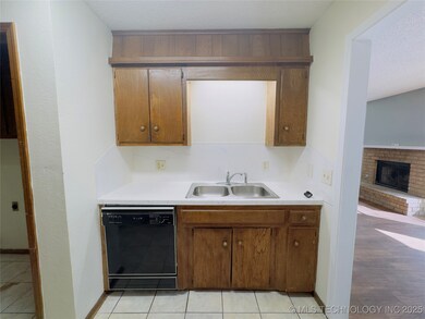 4909 S Gum Ave, Broken Arrow, OK 74011 - photo 7