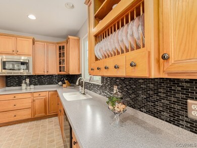 19230 Potomac Crest Dr, Triangle, VA 22172 - photo 4