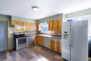800 W 3rd St, Newport, WA 99156 - photo 4