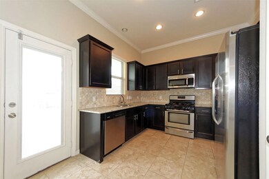 10914 Camarillo Ct, Houston, TX 77088 - photo 4