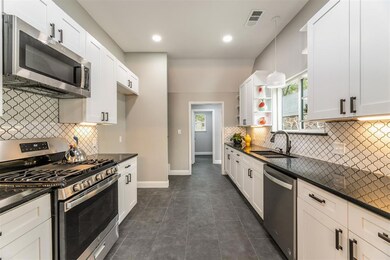 605 N Buffalo St, Cleburne, TX 76033 - photo 5