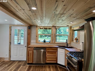 1433 E Canal Creek Rd, Waldport, OR 97394 - photo 7