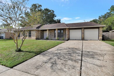 1311 Oak Hollow Dr, Friendswood, TX 77546 - photo 3