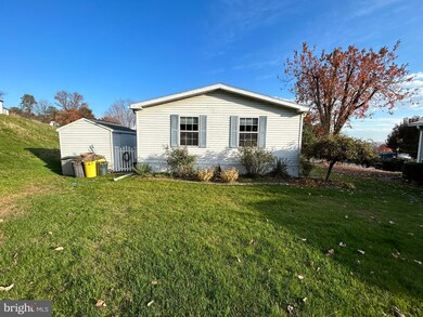 386 W Cedar St, Palmyra, PA 17078 - photo 3