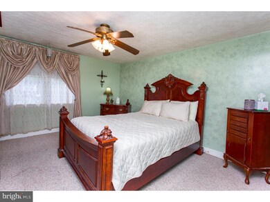 1163 Oakwood Dr, Glenolden, PA 19036 - photo 5