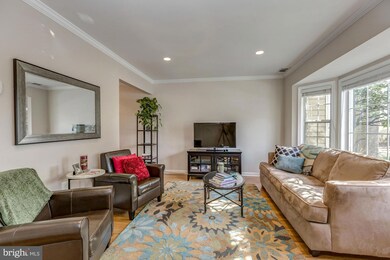 9810 Oakdale Woods Ct, Vienna, VA 22181 - photo 3