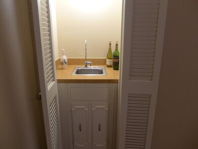 Wet Bar great for parties and entertainment.