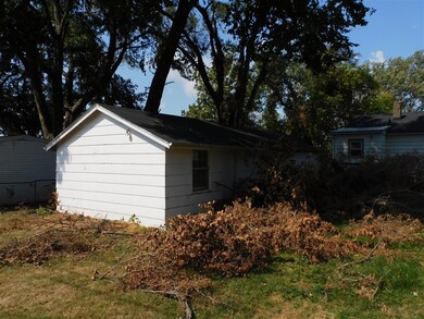 310 E 21st St S, Newton, IA 50208 - photo 6