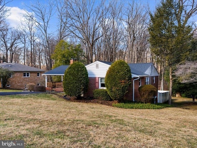 8534 Pineway Dr, Laurel, MD 20723 - photo 3