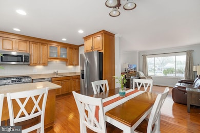 5710 Sailstone Ln, Woodbridge, VA 22193 - photo 2