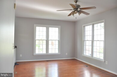 25567 Gwynneth Square, Chantilly, VA 20152 - photo 7