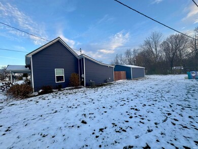 637 W 1st St, Albany, IN 47320 - photo 3