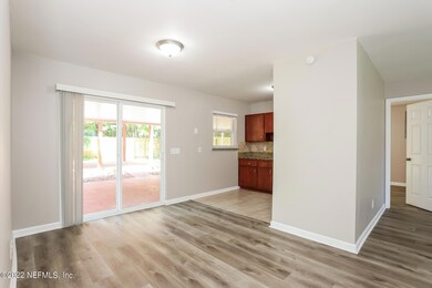 5626 Enchanted Dr, Jacksonville, FL 32244 - photo 4