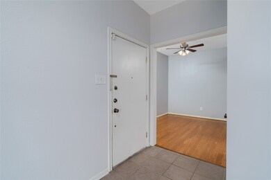 11711 Memorial Dr unit 285, Houston, TX 77024 - photo 3