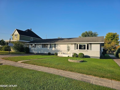 909 Bradford Ave, Argyle, MN 56713 - photo 2