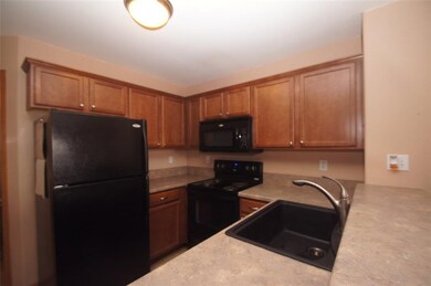 3620 Banar Dr SW unit D, Cedar Rapids, IA 52404 - photo 6