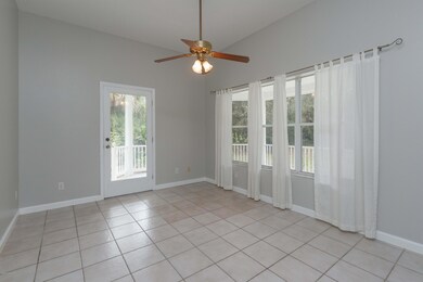 004_Living Room
