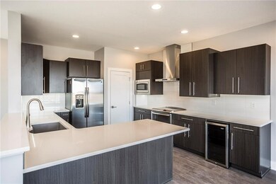 9933 Marnewood Dr, Johnston, IA 50131 - photo 4