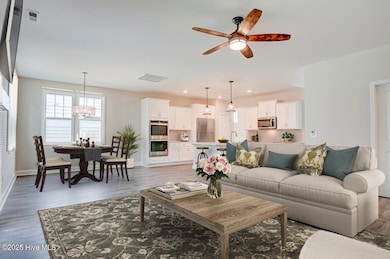 517 Watauga Ln unit 546, Aberdeen, NC 28315 - photo 3