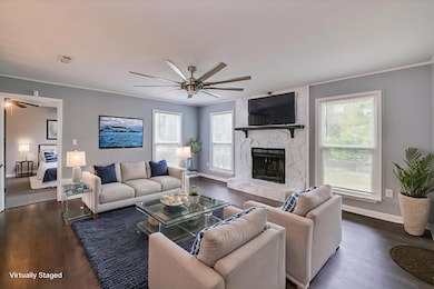 07-107 - Living Room - Modern - 1