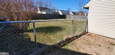 41 Red Maple Ln, Levittown, PA 19055 - photo 5