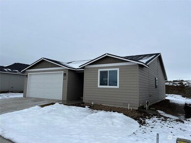 2397 3rd St SE, Wenatchee, WA 98802 - photo 3