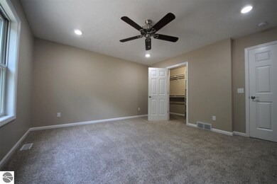 Spacious with Private bath and large walk in close