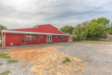 113 S Wilder St, Chouteau, OK 74337 - photo 3