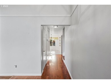 706 SW 29th Cir, Troutdale, OR 97060 - photo 4