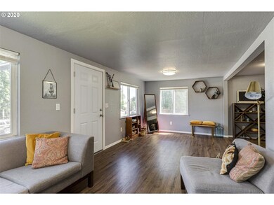 810 E 13th St, the Dalles, OR 97058 - photo 5