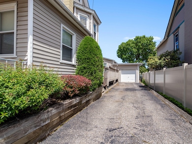 6-web-or-mls-Exterior_06