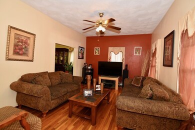688 Canterbury St, Roslindale, MA 02131 - photo 4