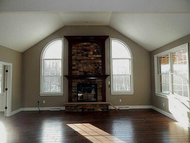 Den/Family/Great Room. Great Room w/Vaulted Ceilin