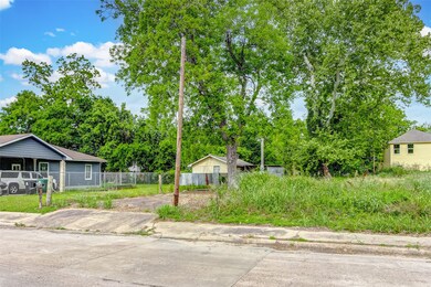 6806 Tuskegee St, Houston, TX 77091 - photo 3
