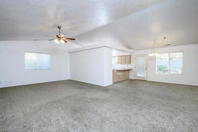Living Room - Photo 3