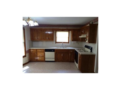 Brand new disposal and kitchen faucet (2105)!